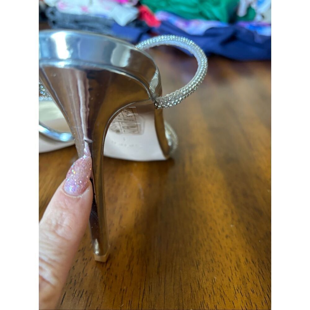 Heels  - Picture 5 of 6